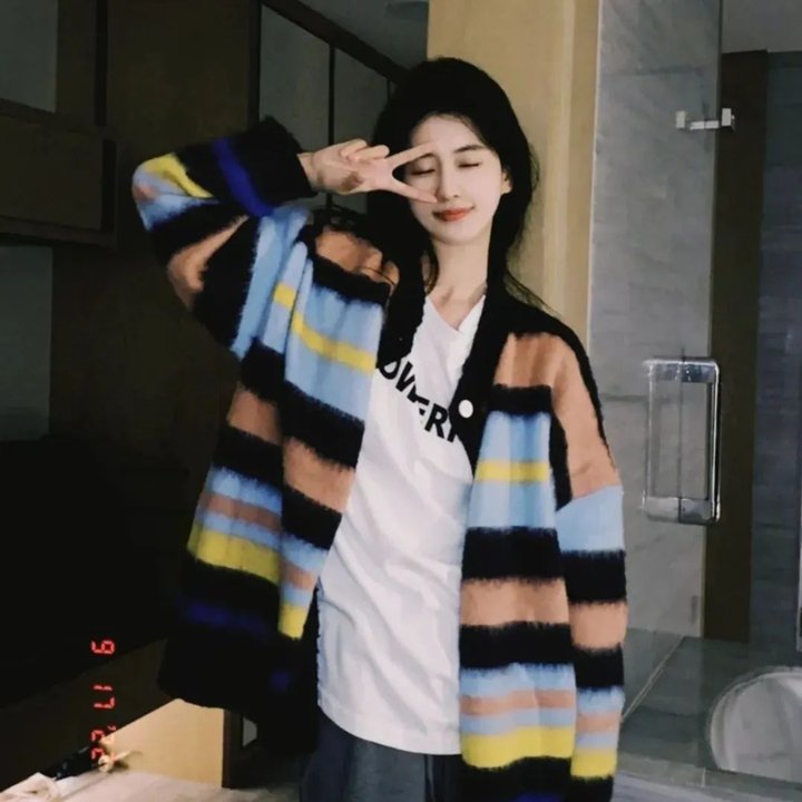 穿风信子蓝的少女